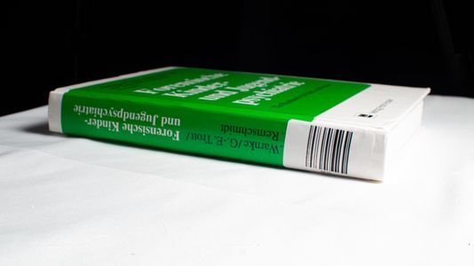 Forensische Kinder- und Jugendpsychiatrie: Ein Handbuch für Klinik und Praxis - Warnke, Andreas; Trott, Götz-Erik; Remschmidt, Helmut.