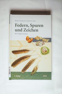 Federn, Spuren und Zeichen der Vögel Europas: Ein Feldführer