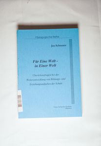 Für eine Welt - in einer Welt: Überlebensfragen bei der Weiterentwicklung von Bildungs- und Erziehungsaufgaben der Schule. (= Pädagogische Reihe; Bd. 12)