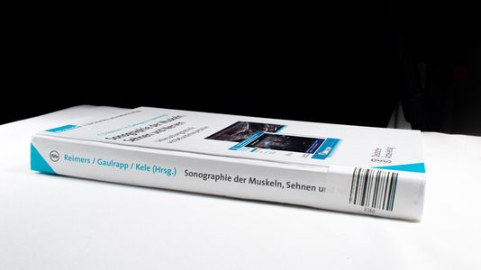 Sonographie der Muskeln, Sehnen und Nerven : Untersuchungstechnik und Befundinterpretation