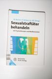 Sexualstraftäter behandeln: mit Psychotherapie und Medikamenten