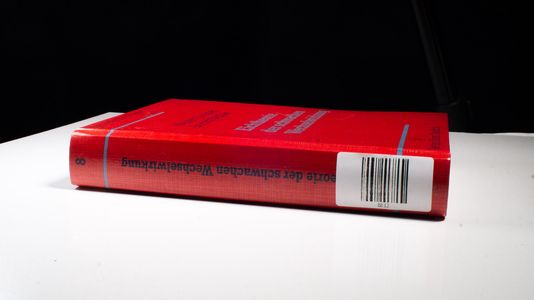 Eichtheorie der schwachen Wechselwirkung : mit zahlreichen Beispielen und Aufgaben mit ausführlichen Lösungen. / Theoretische Physik ; Band 8 - Greiner, Walter und Berndt Müller