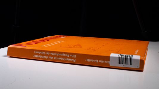 Pionierinnen in der Architektur. Eine Baugeschichte der Moderne - Dörhöfer, Kerstin