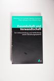 Freundschaft und Verwandtschaft: Zur Unterscheidung und Verflechtung zweier Beziehungssysteme